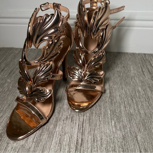 Rose gold wing heels - Picture 2 of 4